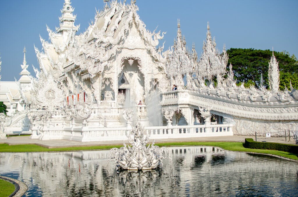 Biała świątynia w Chiang Rai. Główny budynek. 