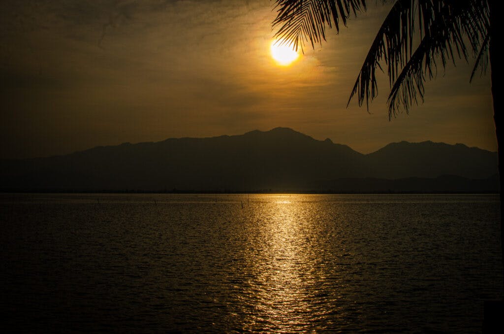 Zachód słońca, Phayao.