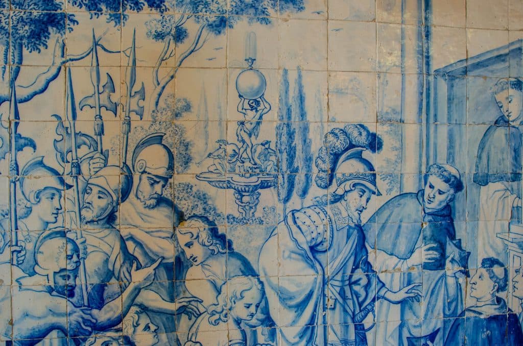 Azulejos w Portugalii. obraz przedstawiający żołnierzy.