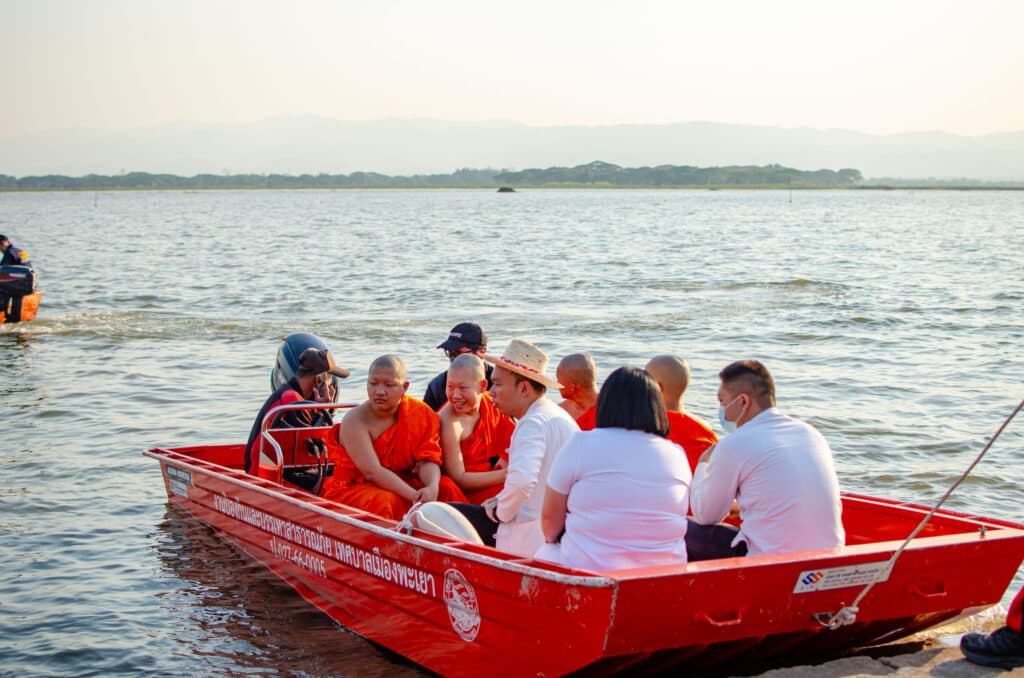 Mnisi na łodzi, Tajlandia