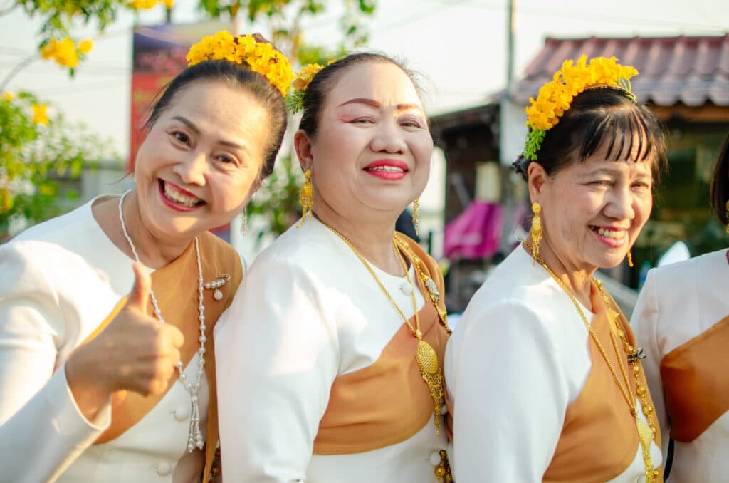 Tajskie kobiety w strojach lanny
