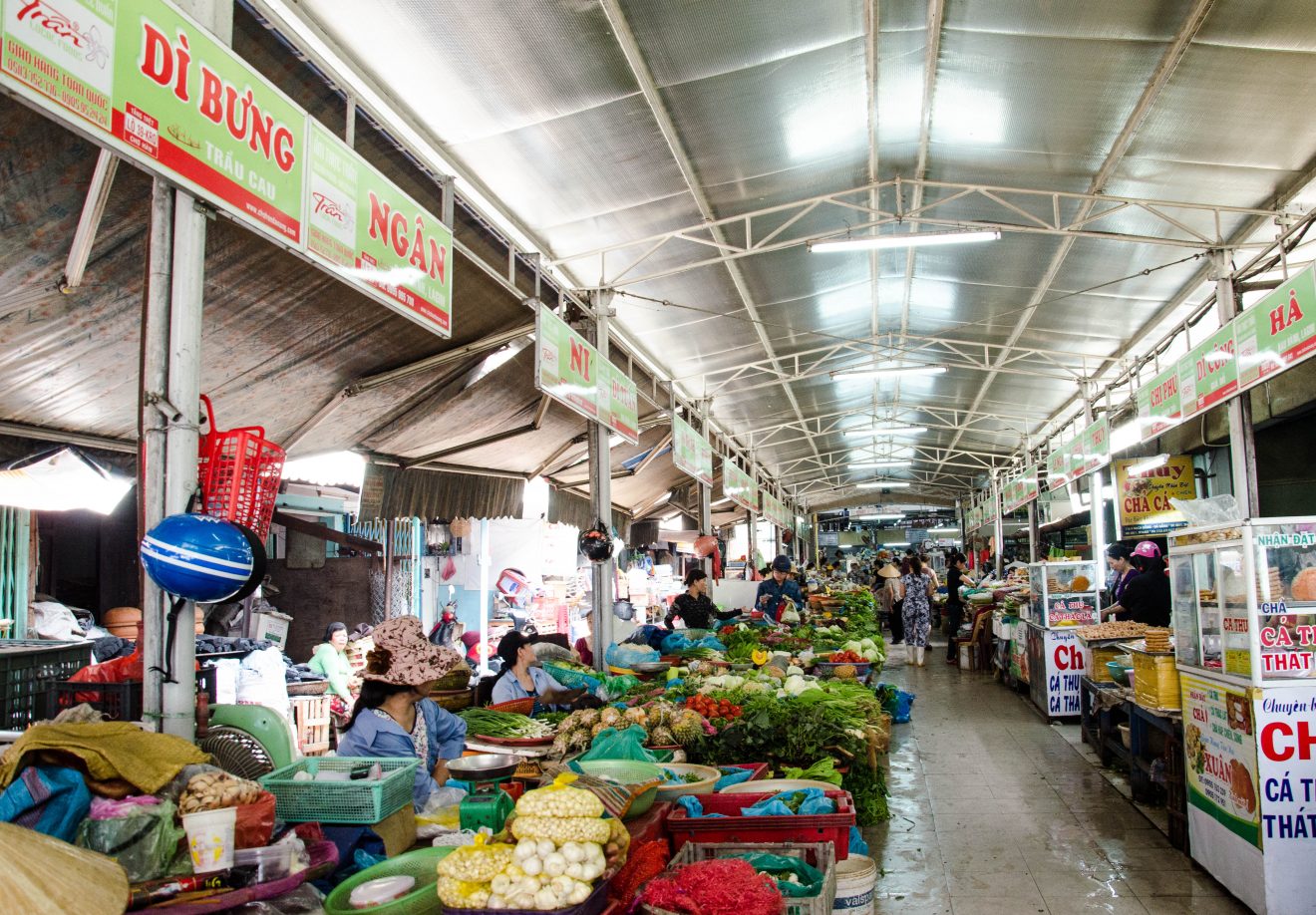 Han Market: The humming heart of the busy city | The Blond Travels